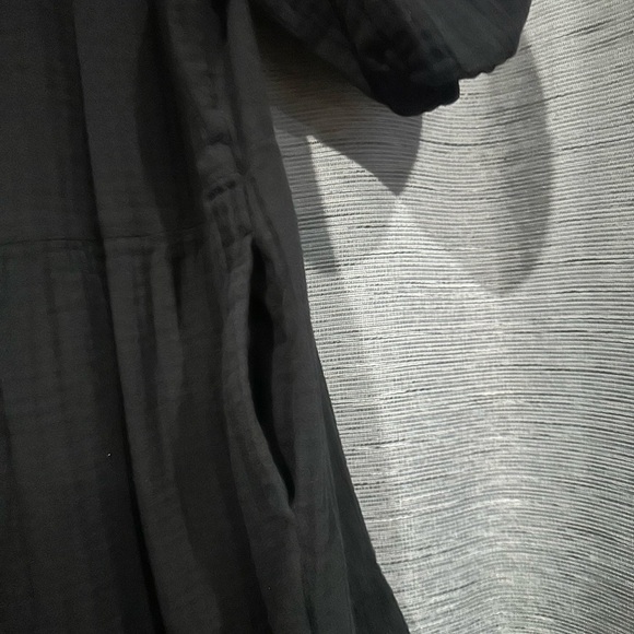 Old Navy Black Knee-Length Ruched Tiered Sundress - Picture 4 of 4